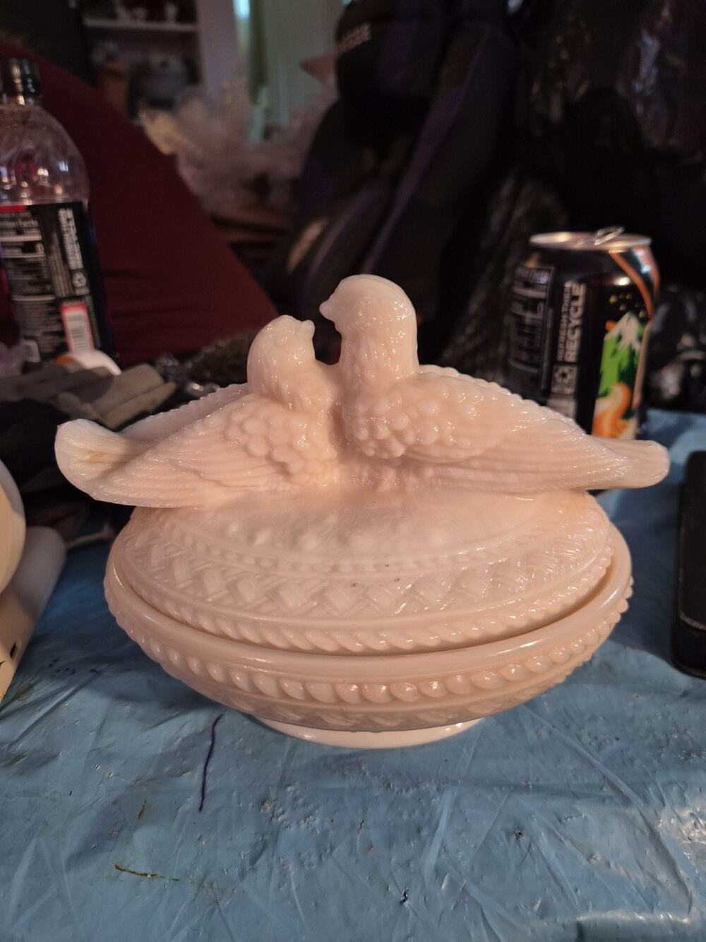 Vtg Westmoreland Milk Glass Kissing Light Peach Doves On Nest/Candy Dish